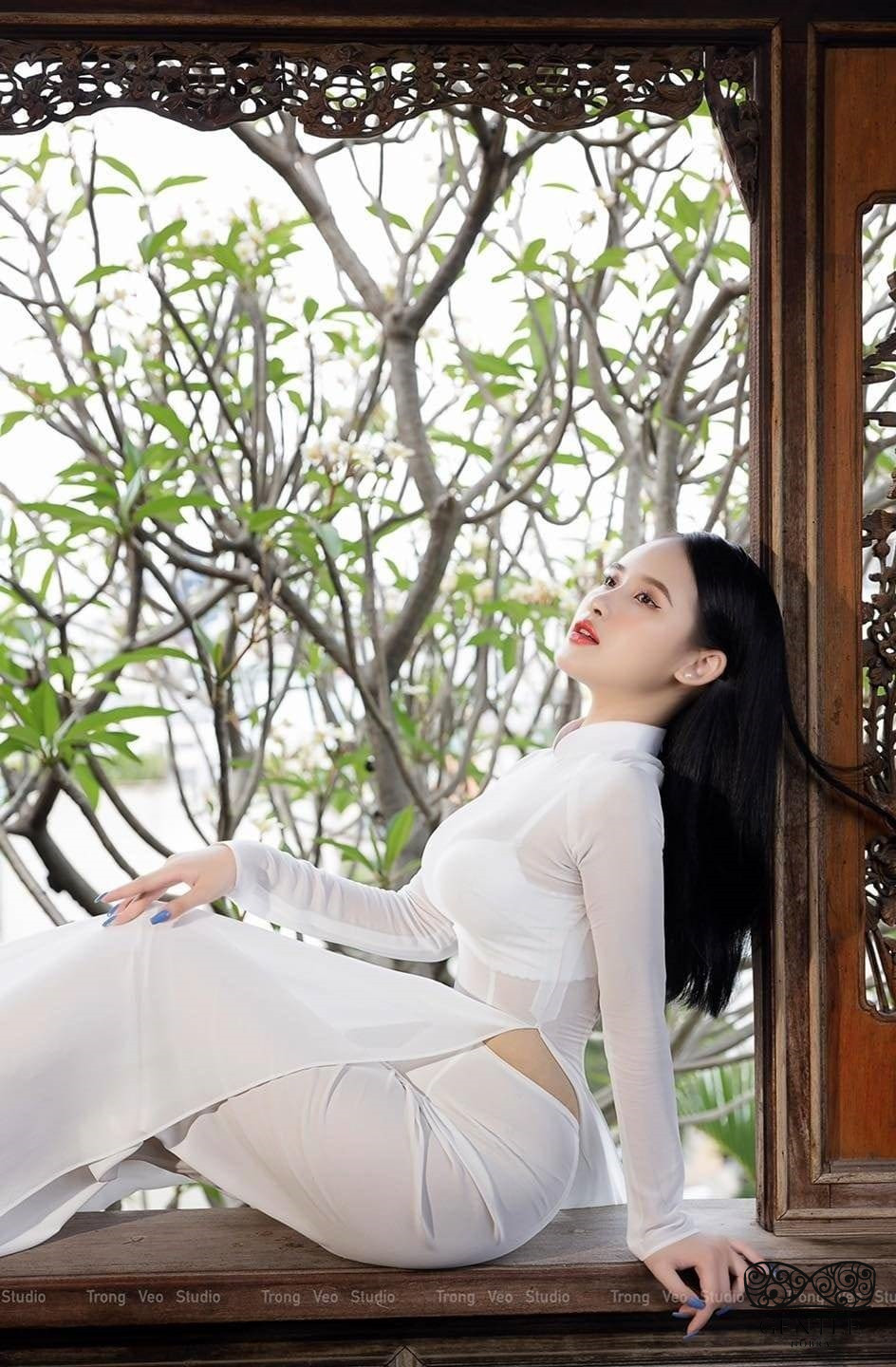 áo dài xuyên thấu không nội y