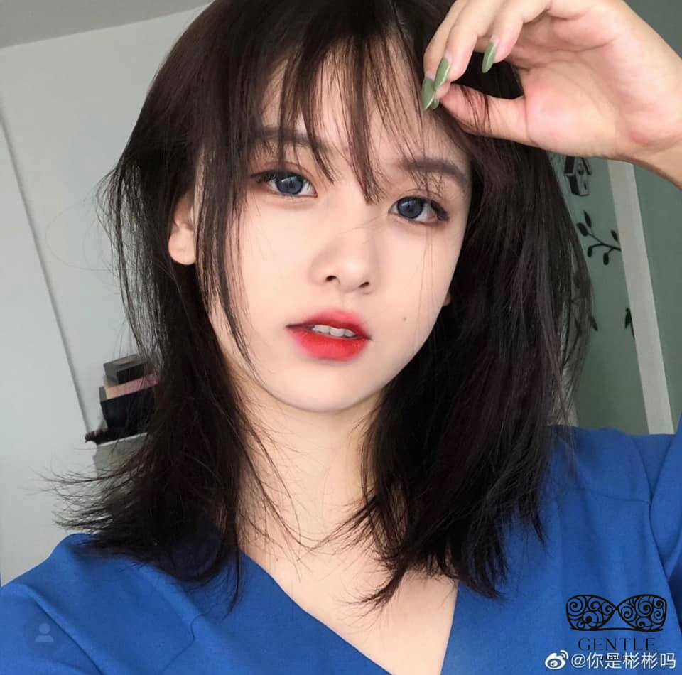 ảnh gái xinh tóc ngắn che mặt