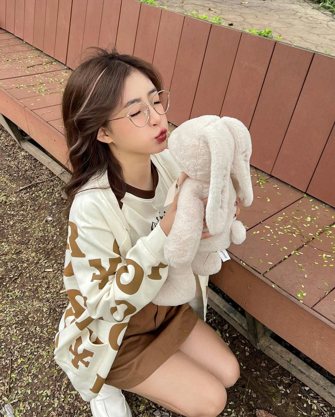 ảnh gái xinh đeo kính 2k7