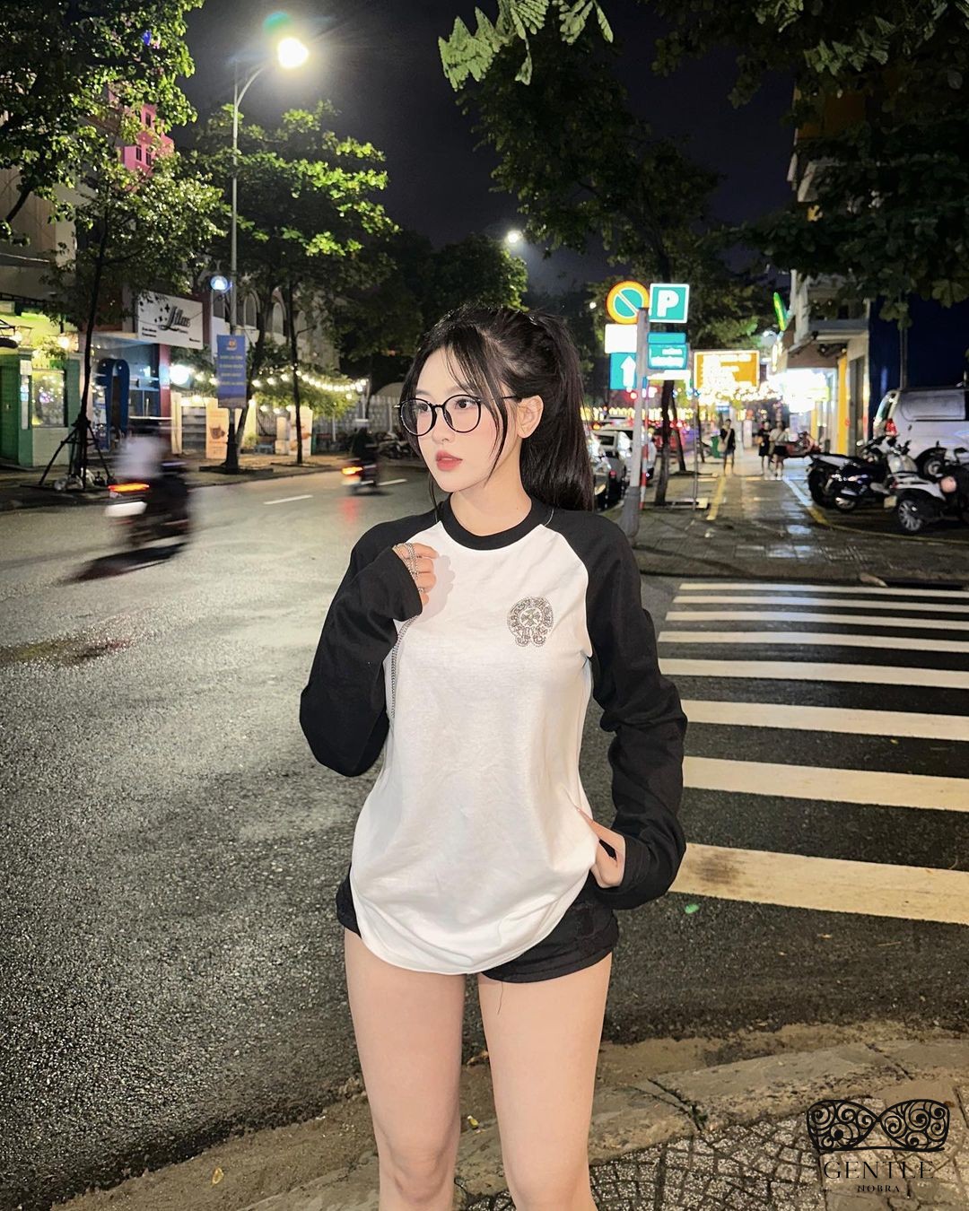 ảnh gái xinh đeo kính ngầu 2