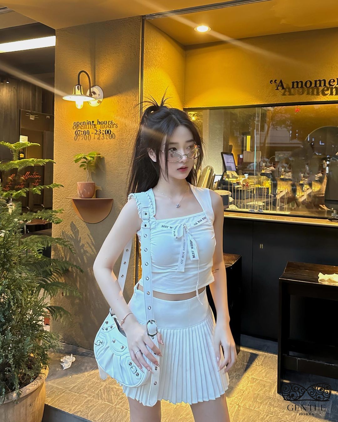 ảnh gái xinh đeo kính cute