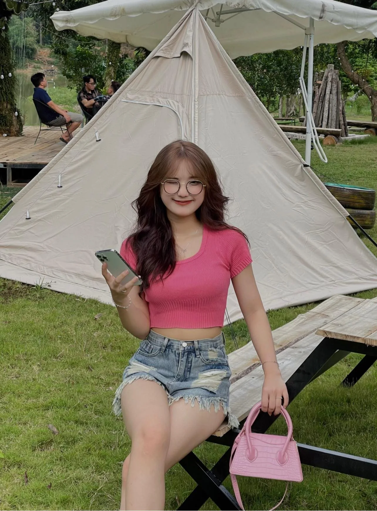 ảnh gái xinh đeo kính dễ thương