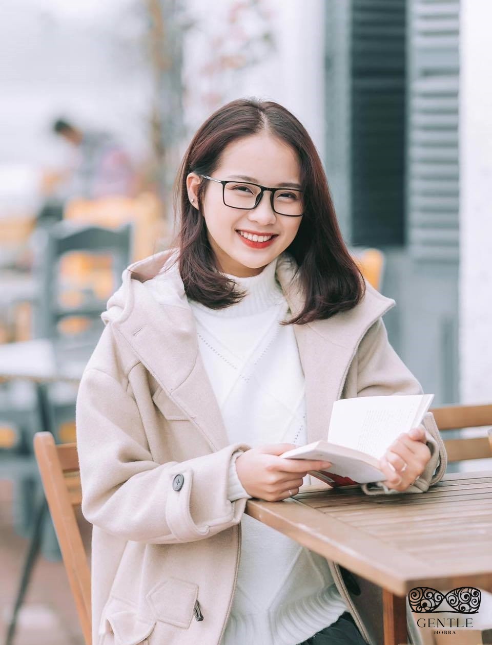 ảnh gái xinh đeo kính ngầu tri thức