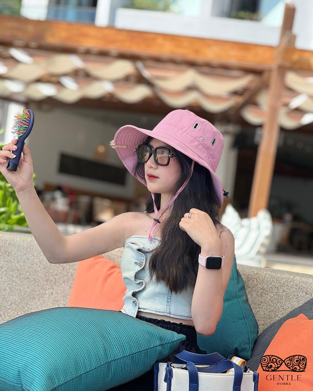 ảnh gái xinh đeo kính 2k7 đẹp