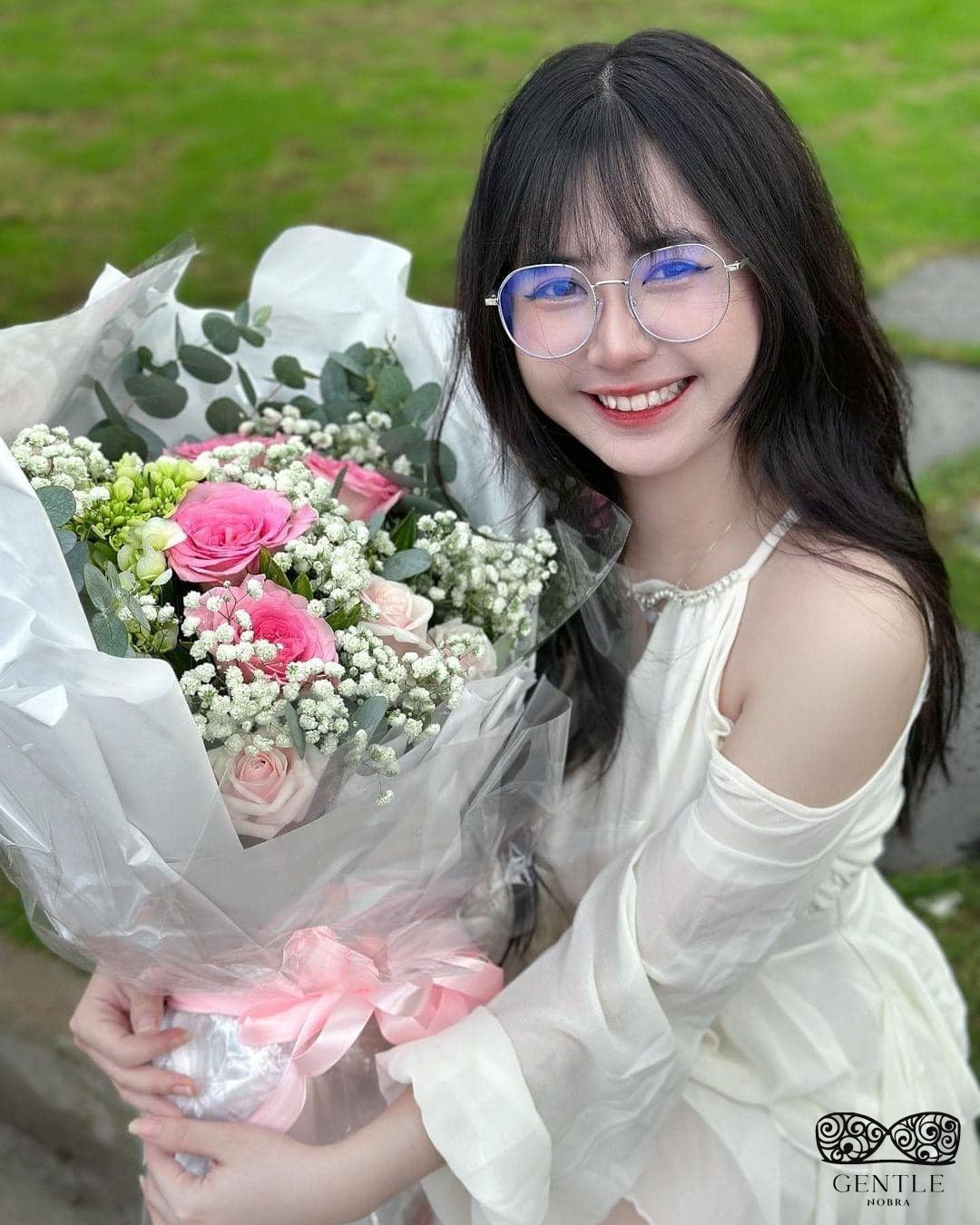 ảnh gái đeo kính cute 2