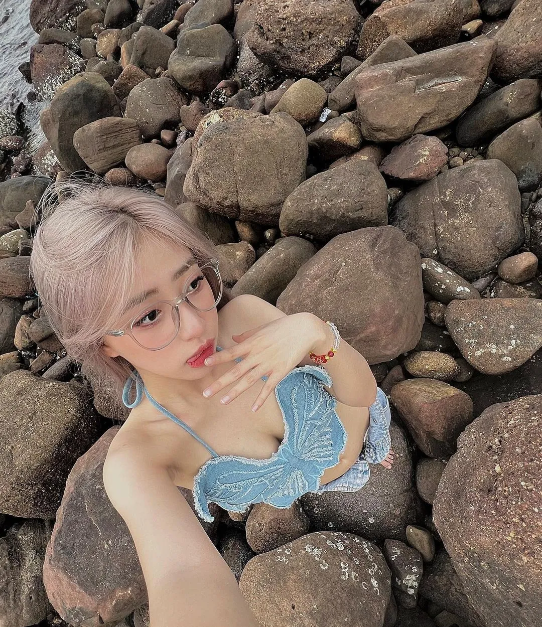 Top 99+ ảnh gái xinh đeo kính cute, ngầu đét siêu cuốn 46 ảnh gái xinh đeo kính 2k7 cưng xỉu