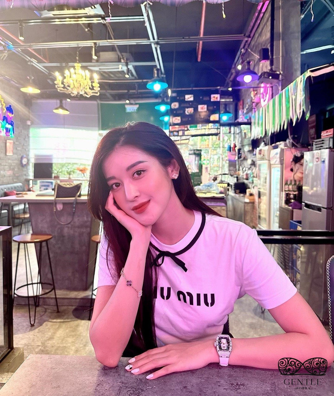 88+ Ảnh Á Hậu Huyền My Bikini Xẻ Sâu Khoe Dáng Hiếm Thấy 62 ảnh Huyền My đi cafe 2