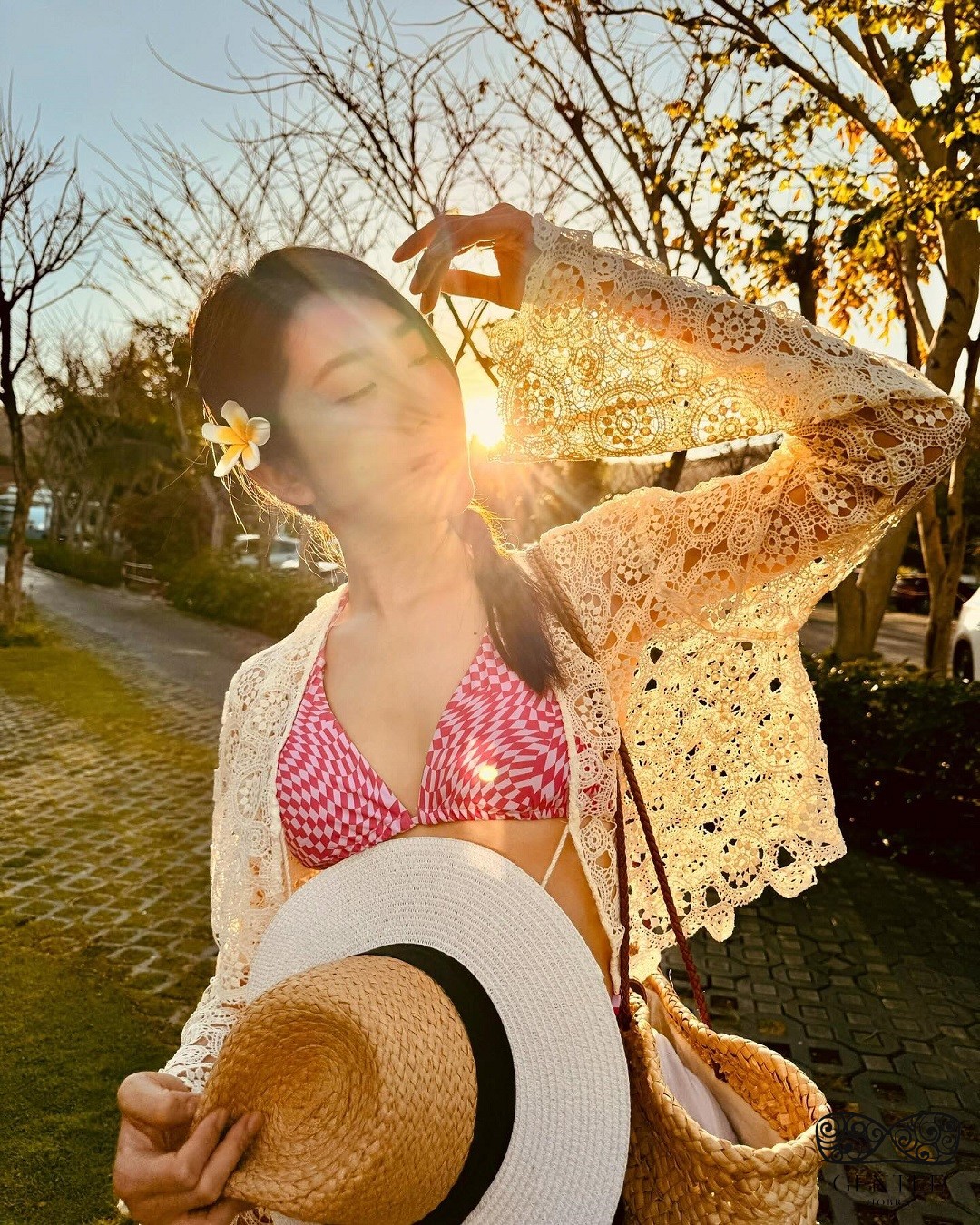 lê huỳnh thúy ngân bikini 2