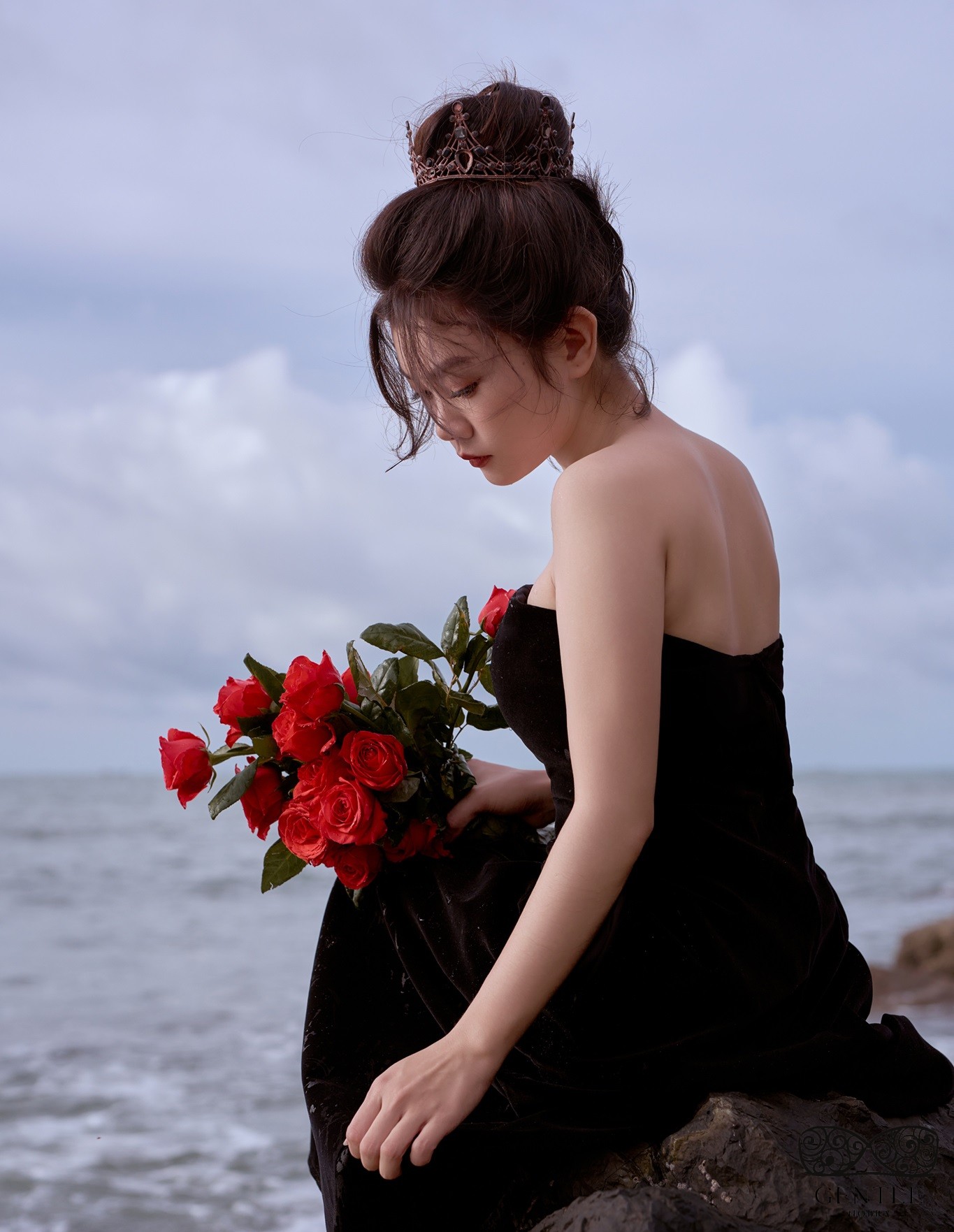 Top 222+ ảnh cô gái cầm hoa gây thương nhớ đẹp nhất 2024  54 ảnh cô gái cầm hoa buồn 5
