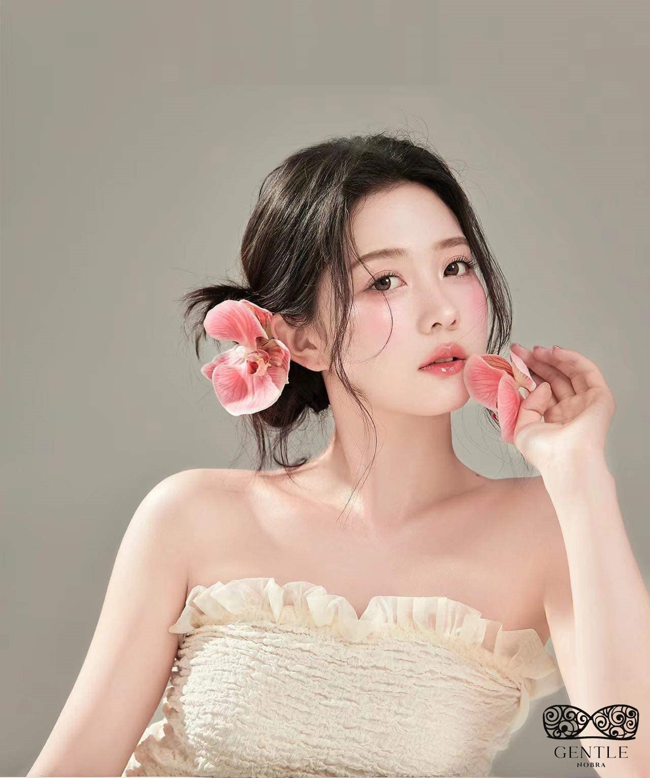 Top 222+ ảnh cô gái cầm hoa gây thương nhớ đẹp nhất 2024  6 hình ảnh cô gái cầm hoa hottrend mới nhất 5