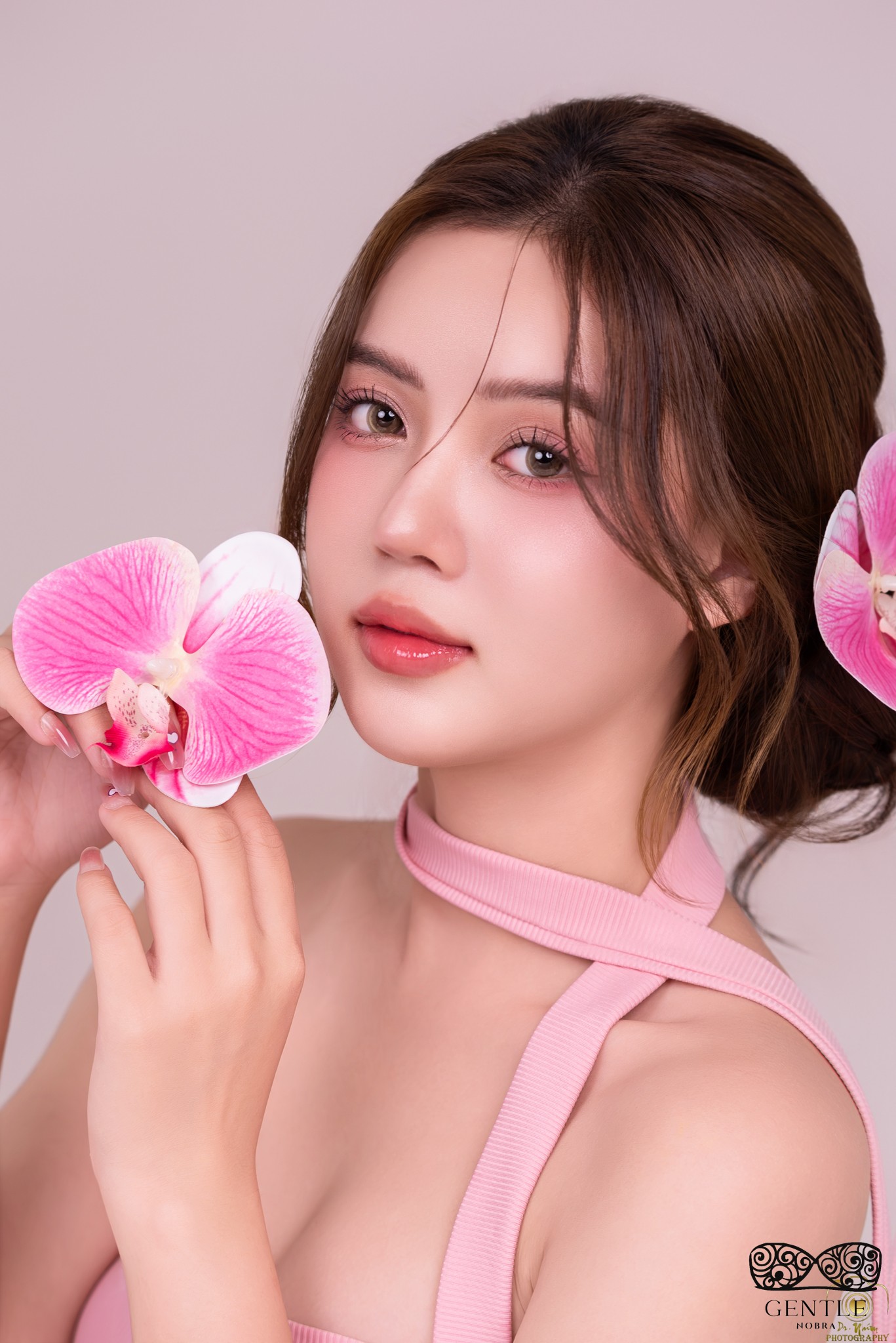 Top 222+ ảnh cô gái cầm hoa gây thương nhớ đẹp nhất 2024  21 hình ảnh cô gái cầm hoa hottrend mới nhất 6