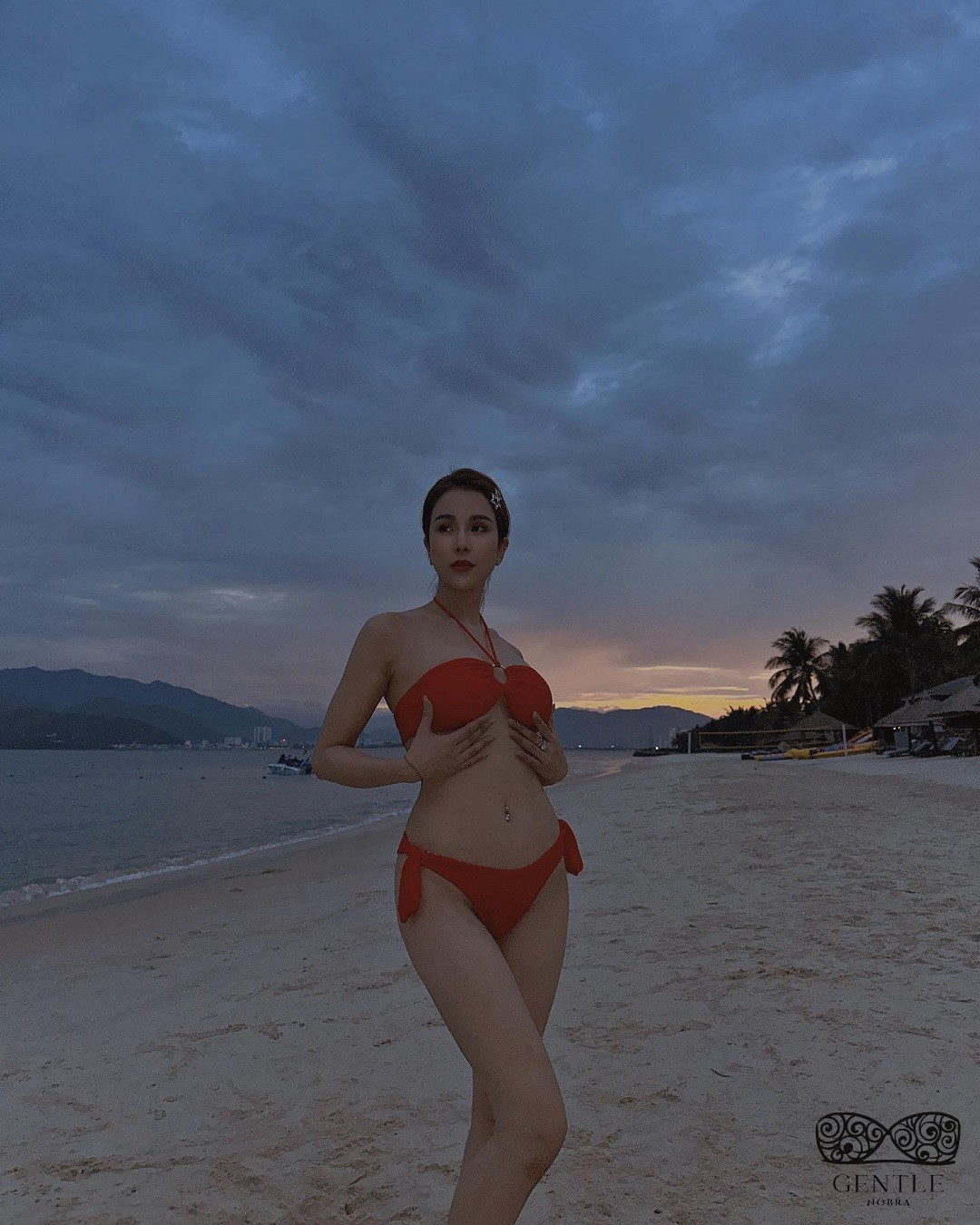 diệp lâm anh mặc bikini
2