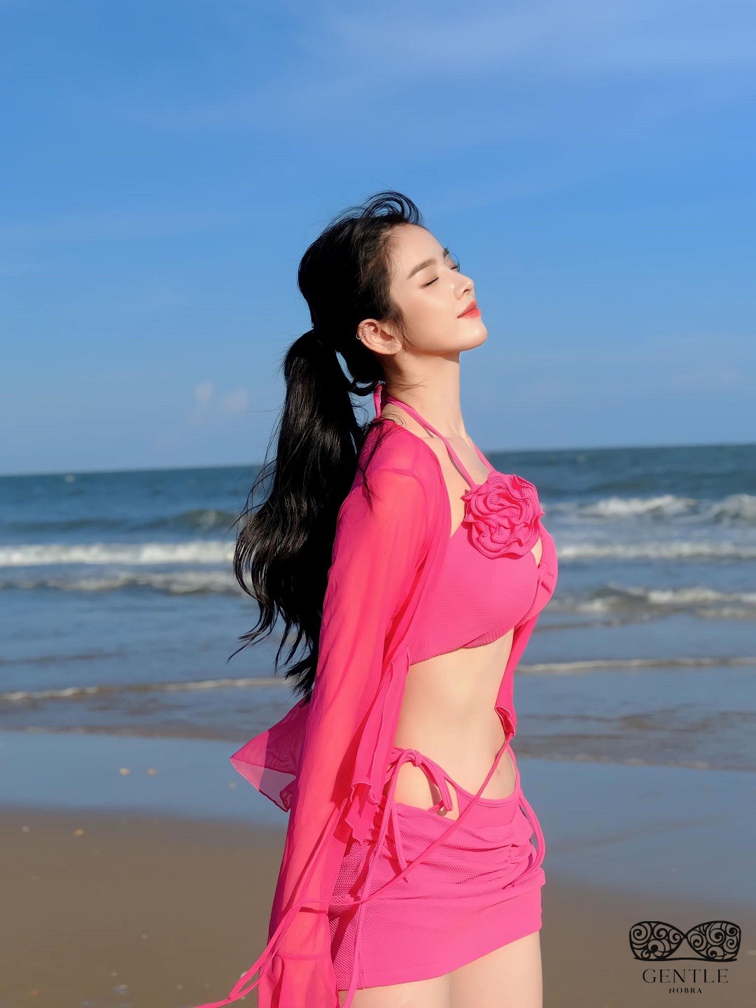 Dj Mie bikini hồng 2