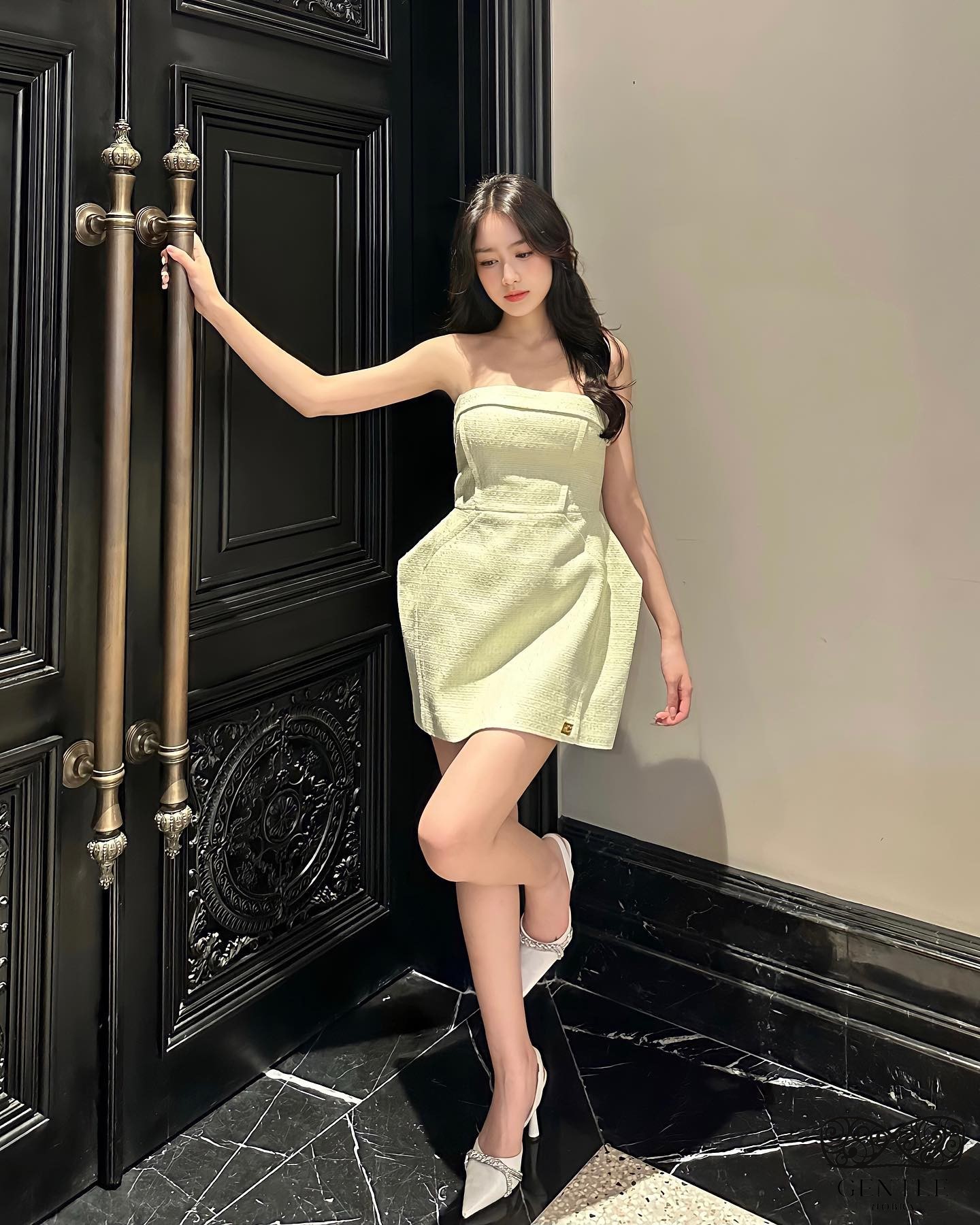 ảnh gái xinh chụp dáng cute 5