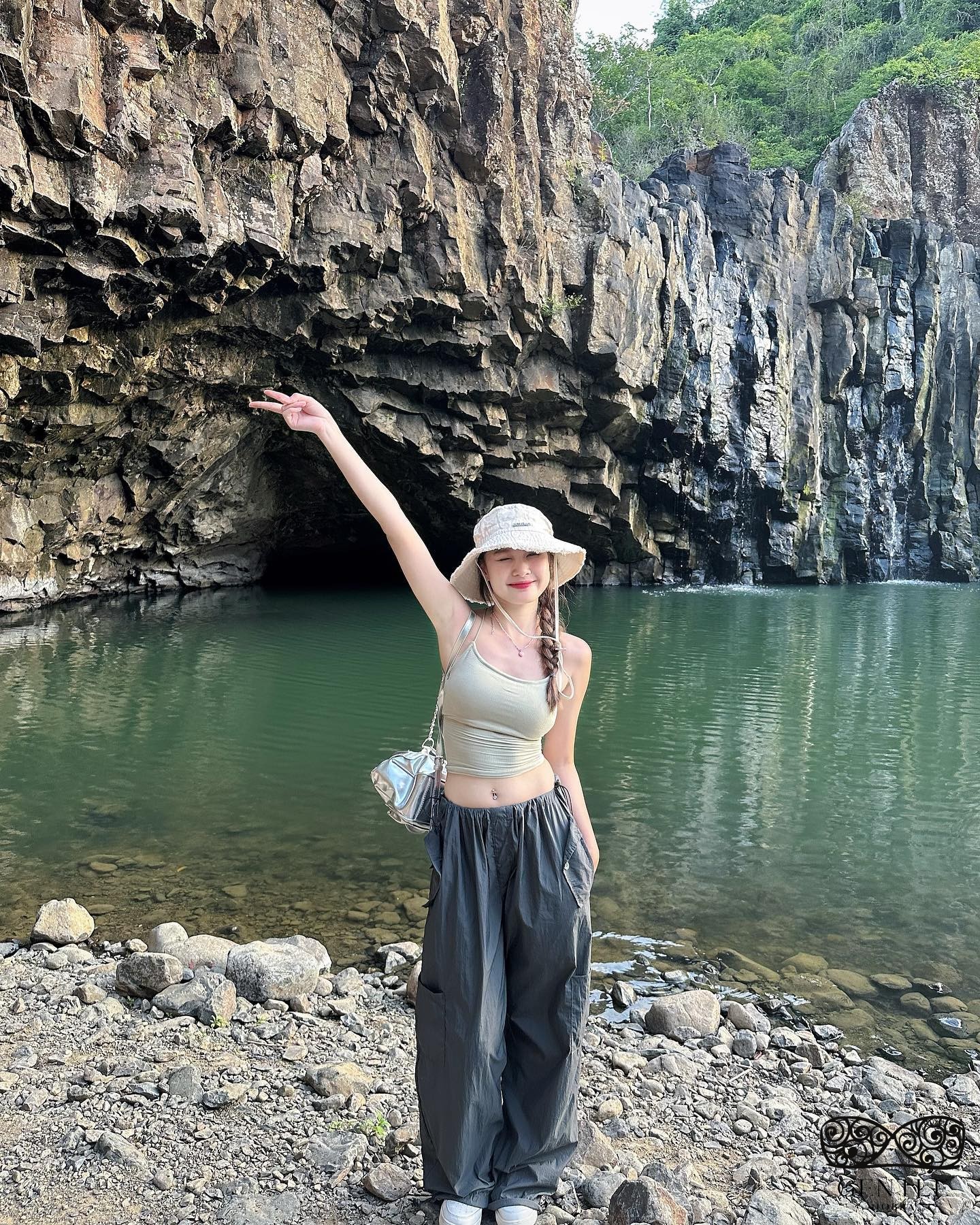 ảnh gái xinh chụp dáng cute4