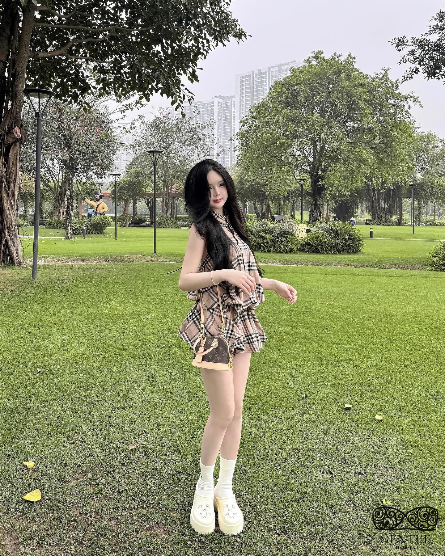 ảnh gái xinh chụp dáng cute 3