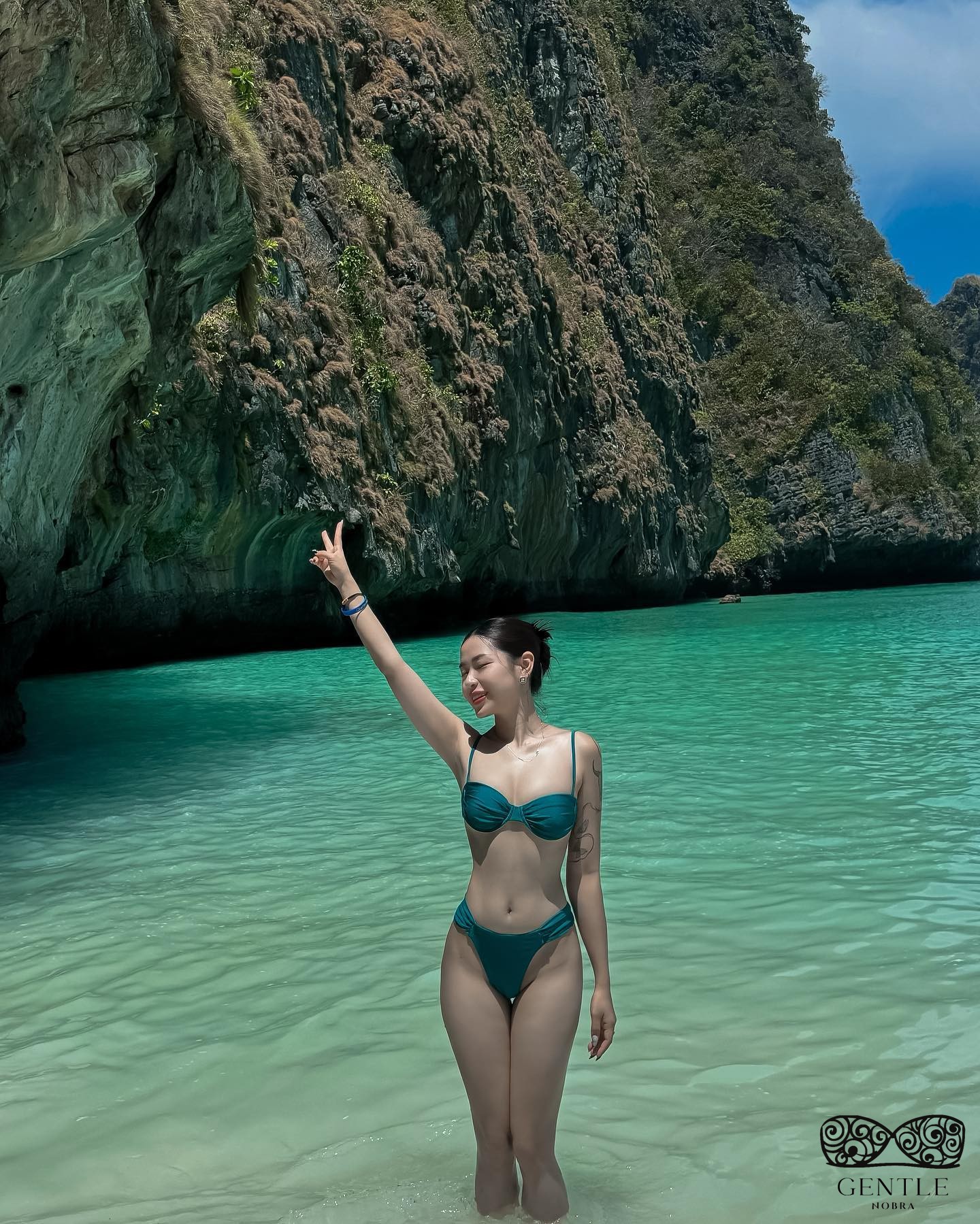 ảnh gái xinh chụp dáng mặc bikini 2