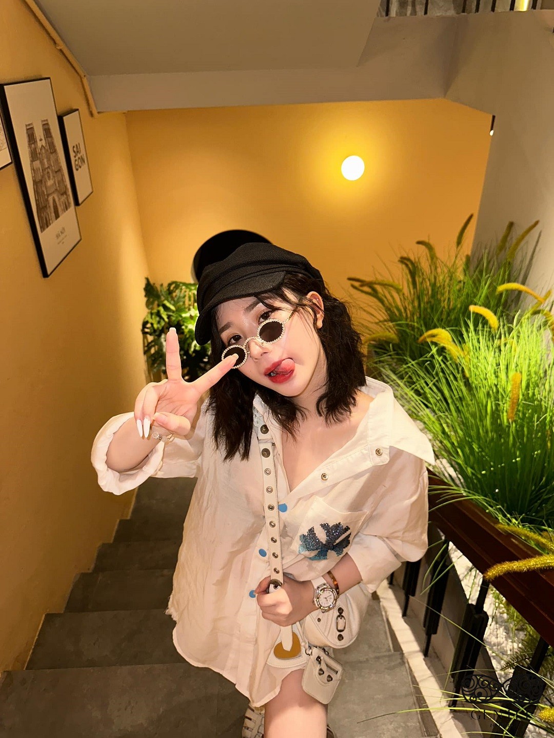 ảnh gái xinh tóc ngắn đeo kính cute 3