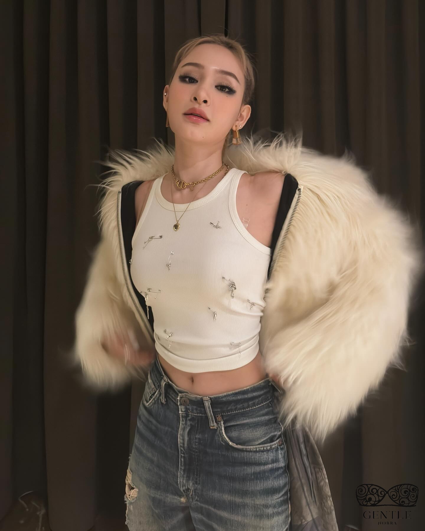 Tổng hợp 50+ ảnh ca sĩ Hiền Hồ bikini 1 mảnh sexy, gợi cảm nhất 6 ảnh ca sĩ hiền hồ