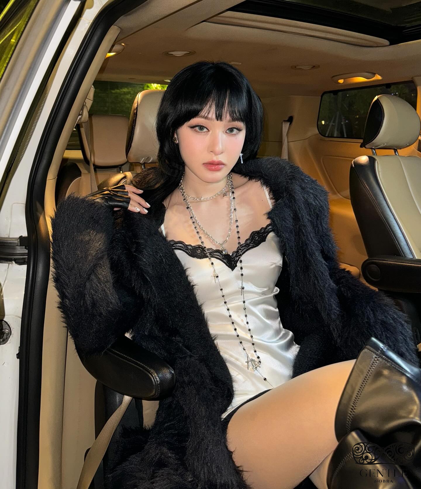 Tổng hợp 50+ ảnh ca sĩ Hiền Hồ bikini 1 mảnh sexy, gợi cảm nhất 3 ảnh ca sĩ hiền hồ 3