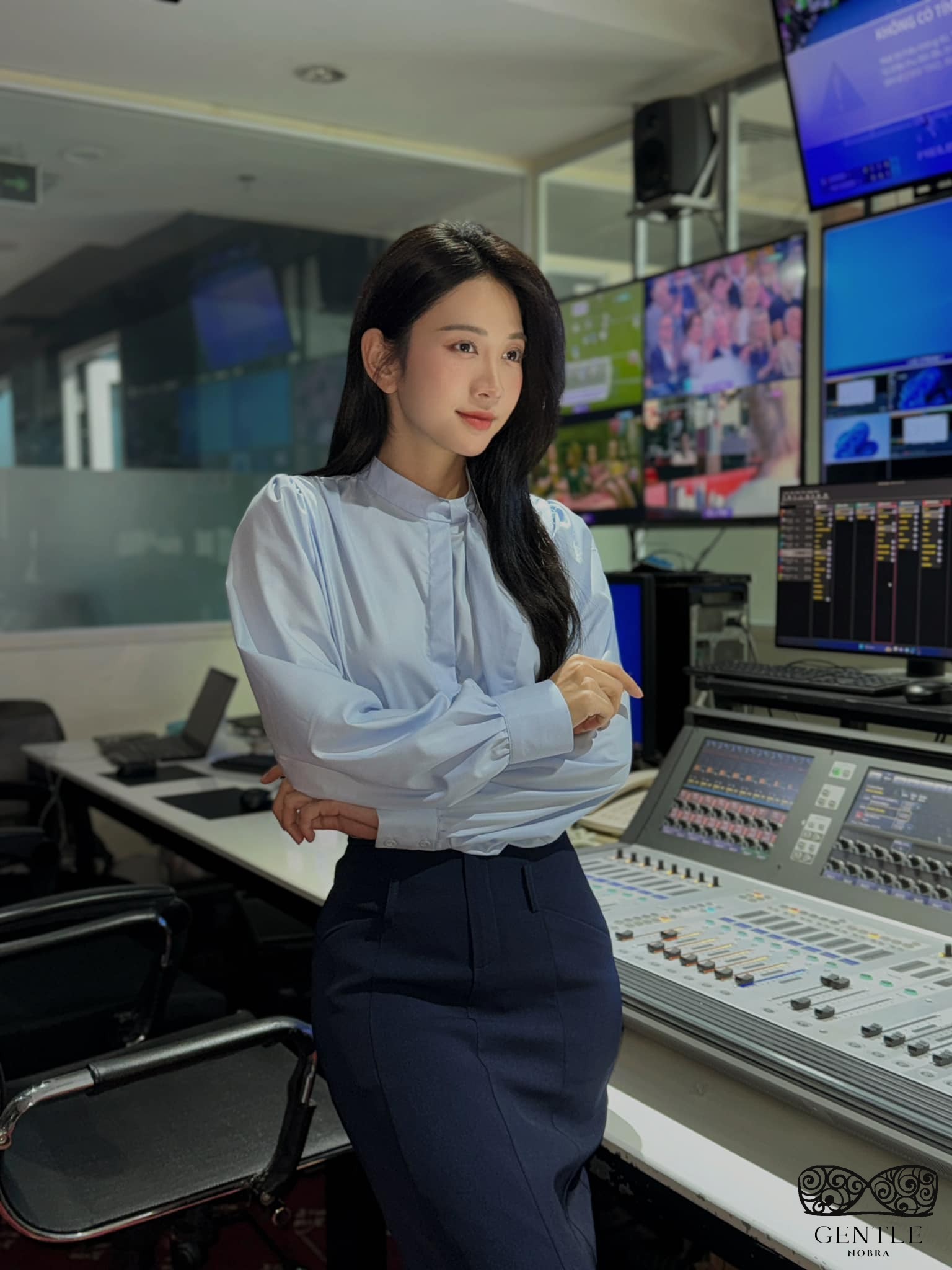 lê bống mặc đồ công sở lịch sự