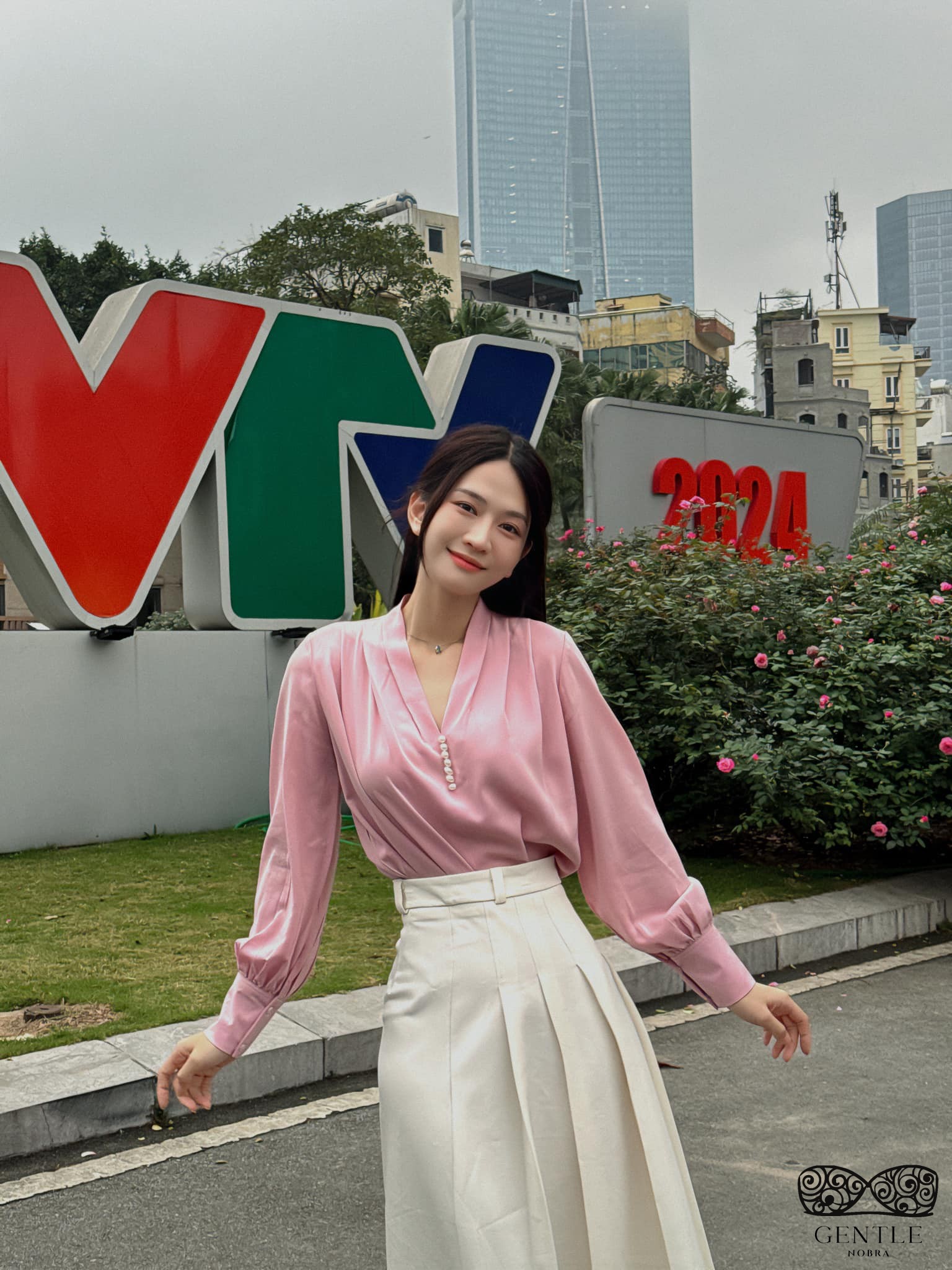 lê bống mặc đồ công sở xinh đẹp