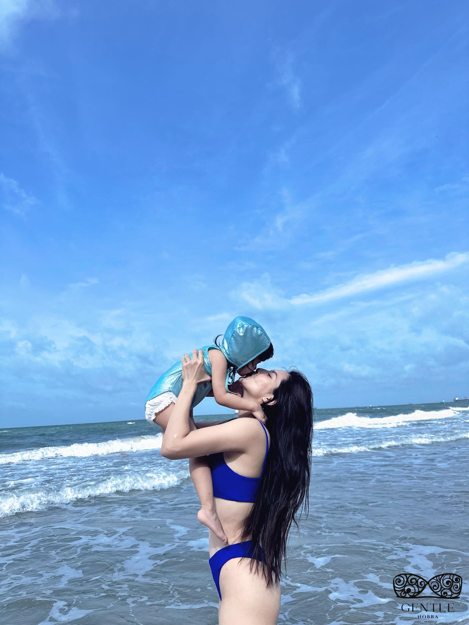 ảnh thiên an bikini sexy cùng con gái 3