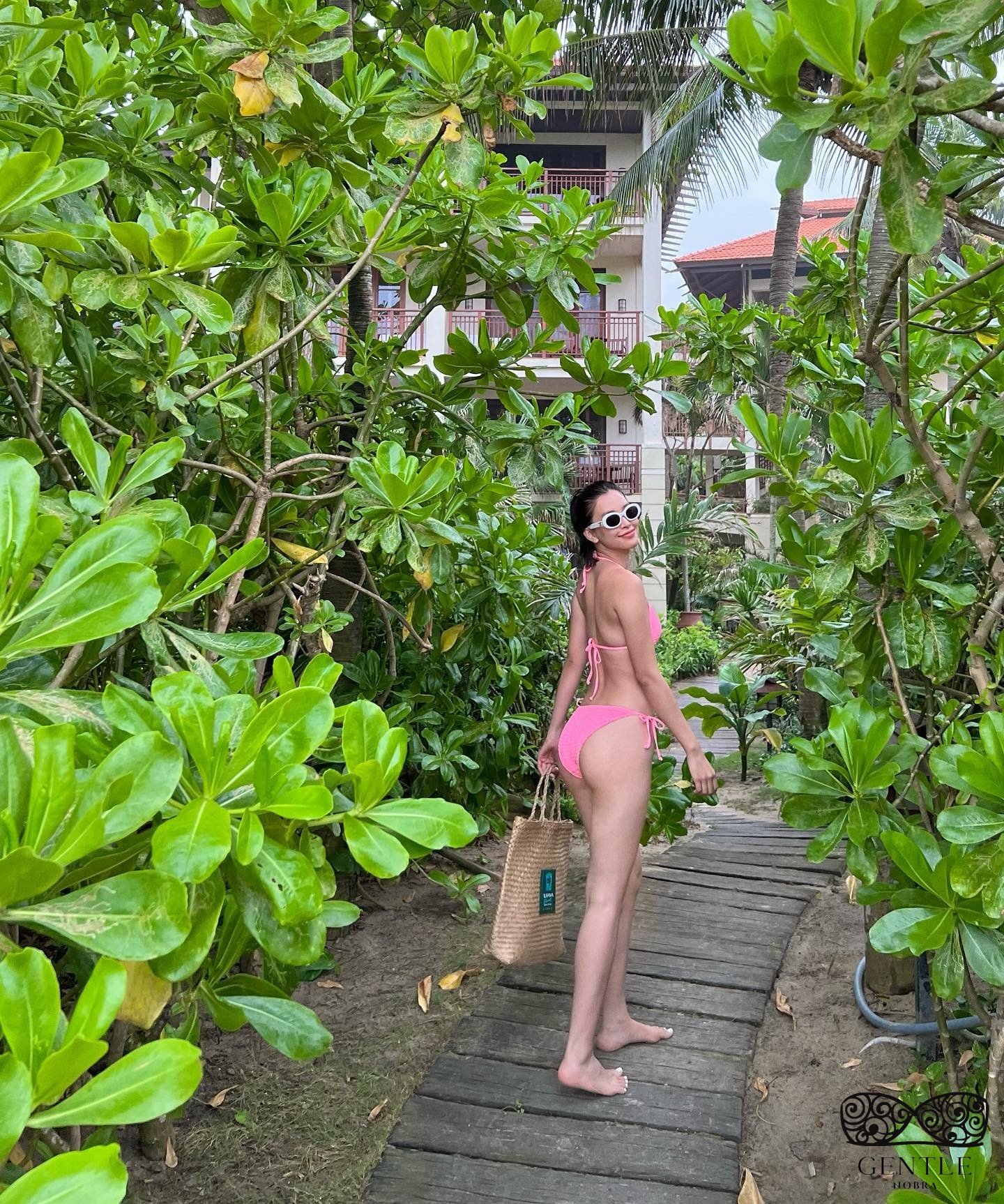 129+ Ảnh Hoa Hậu Tiểu Vy Bikini Sexy Khoe Dáng Bỏng Mắt 25 bikini hoa hậu trần tiểu vy 3