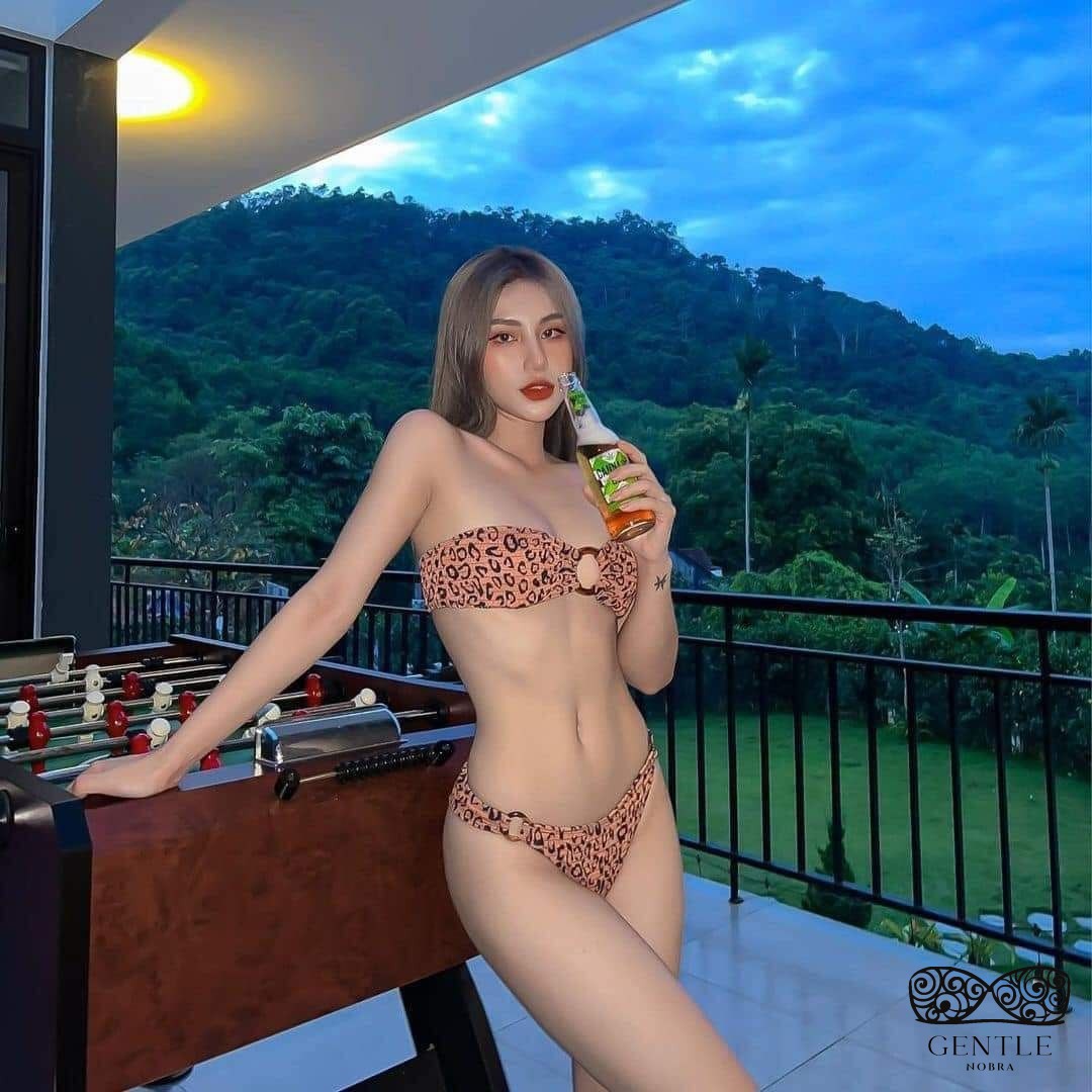 bikini siêu nhỏ và mỏng xuyên thấu tại bể bơi 3