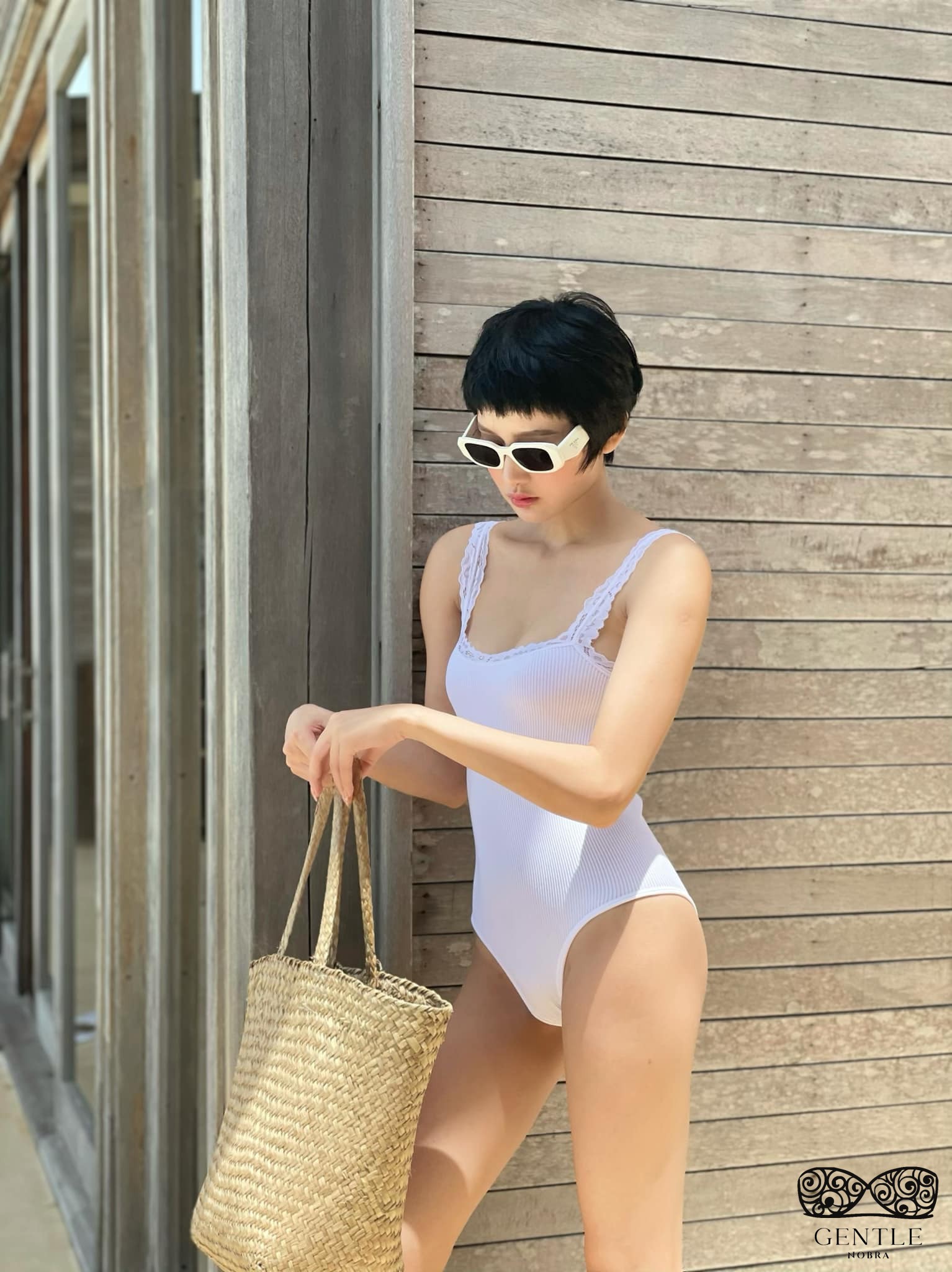 Tổng hợp 50+ ảnh ca sĩ Hiền Hồ bikini 1 mảnh sexy, gợi cảm nhất 26 hiền hồ ca sĩ bikini 4