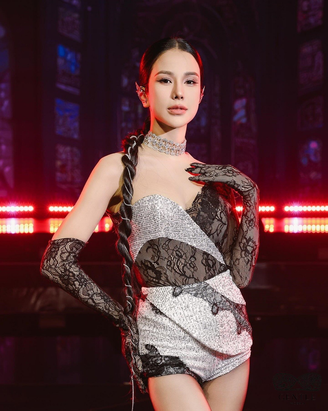 chị đẹp Diệp Lâm Anh đạp gió rẽ sóng 4