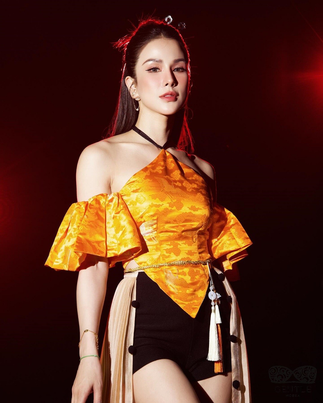 Diệp Lâm Anh show đạp gió rẽ sóng 2