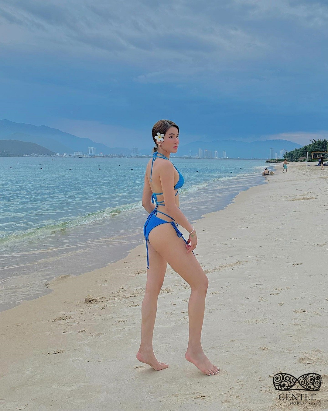 bikini diệp lâm anh 2