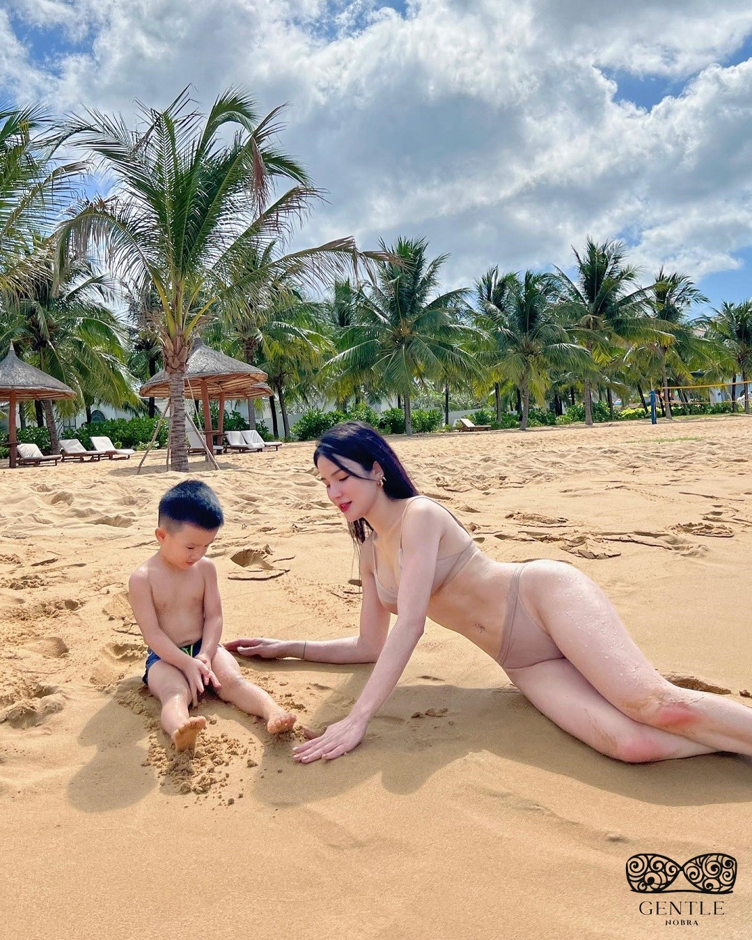 Diệp Lâm Anh bikini 4