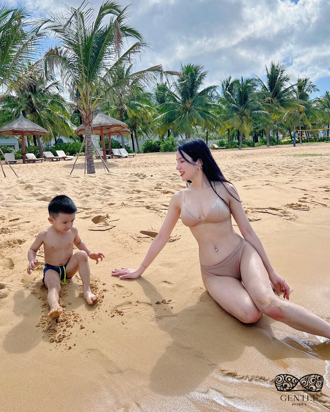 Diệp Lâm Anh bikini 5