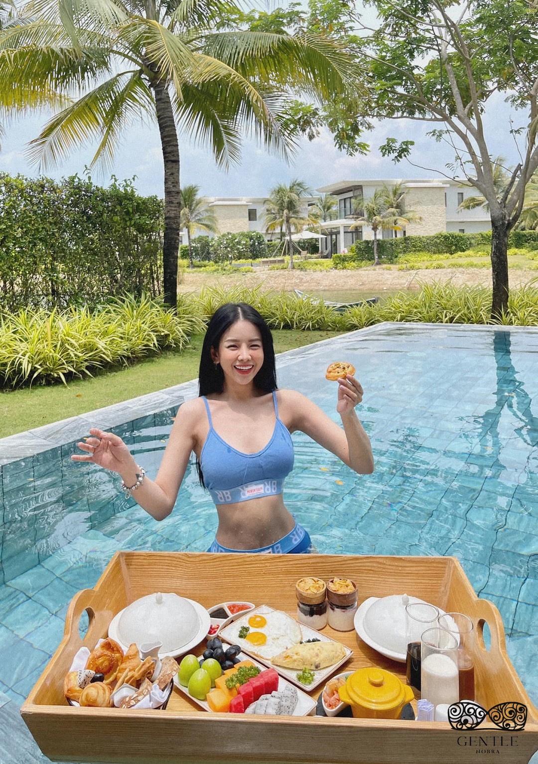 Dj Mie bikini gợi cảm