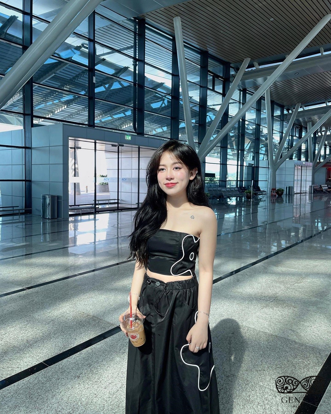 ảnh gái xinh cute dễ thương đứng tạo dáng 2