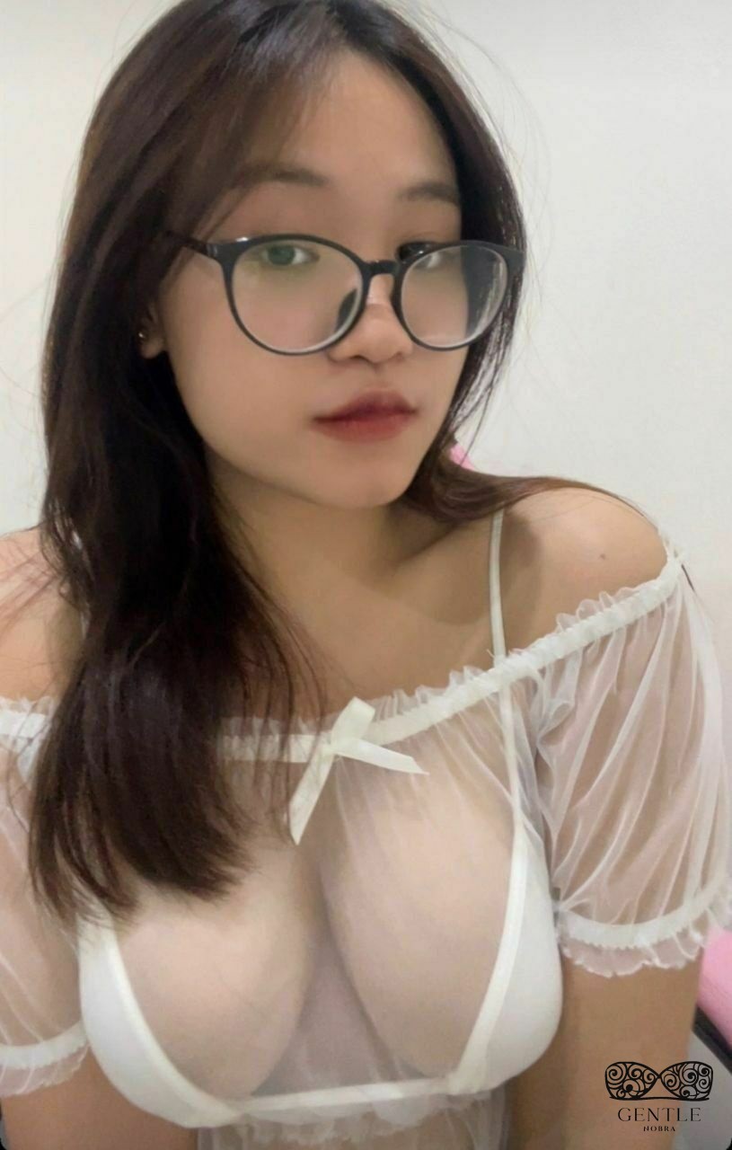 Tổng Hợp 66+ Ảnh Gái Xinh Show Vú Bỏng Mắt Không Che 38 gái xinh vú to show 2