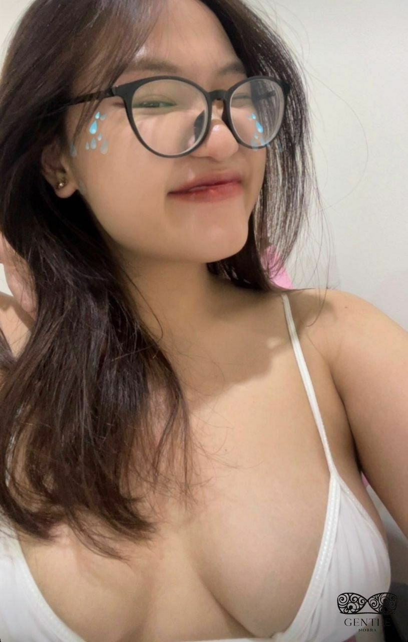 Tổng Hợp 66+ Ảnh Gái Xinh Show Vú Bỏng Mắt Không Che 36 gái xinh vú to show