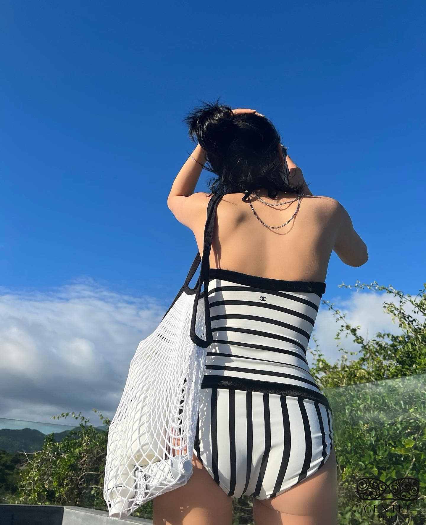 Tổng hợp 50+ ảnh ca sĩ Hiền Hồ bikini 1 mảnh sexy, gợi cảm nhất 22 ảnh hiền hồ mặc bikini 2