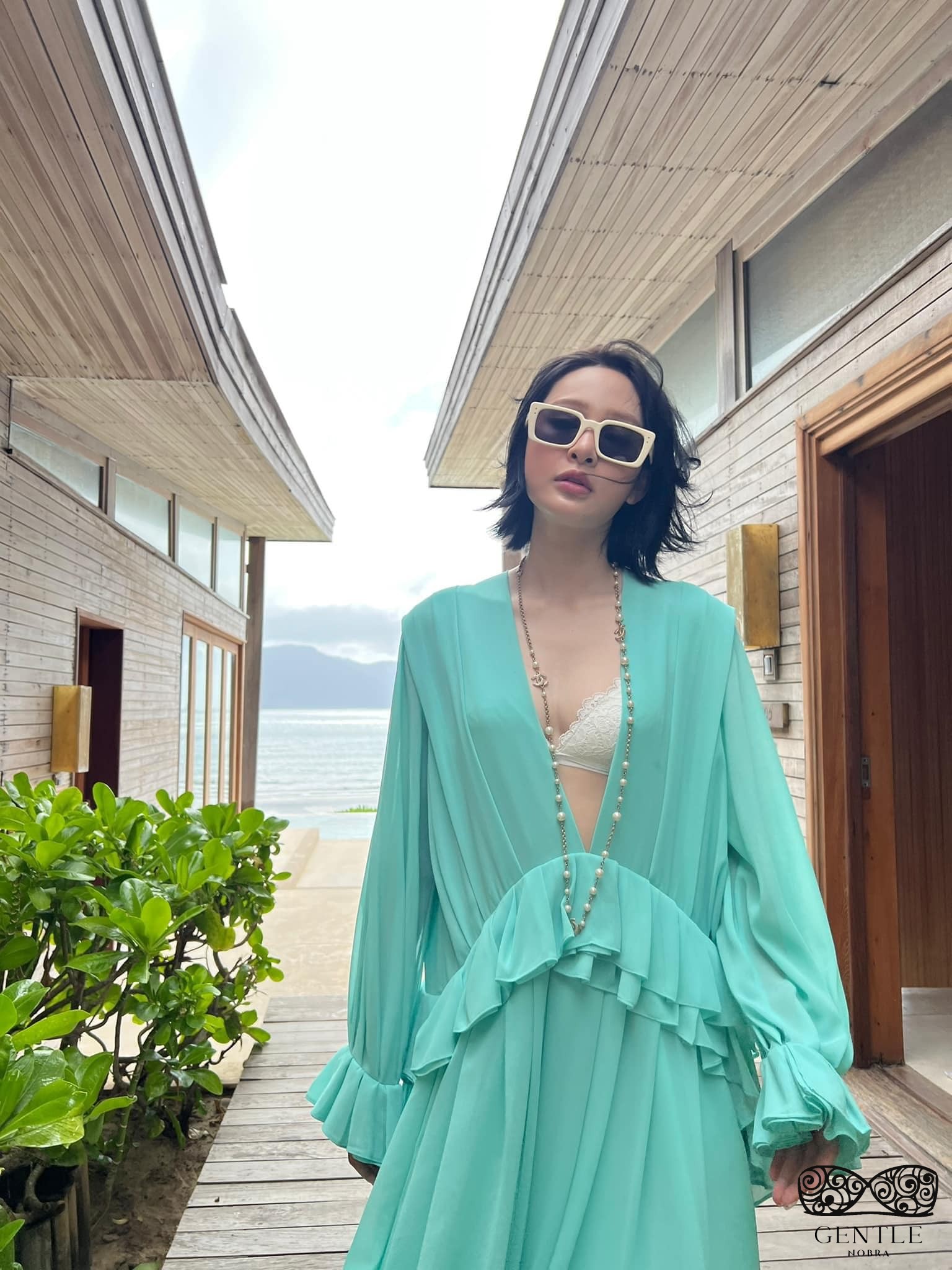 Tổng hợp 50+ ảnh ca sĩ Hiền Hồ bikini 1 mảnh sexy, gợi cảm nhất 16 hiền hồ bikini