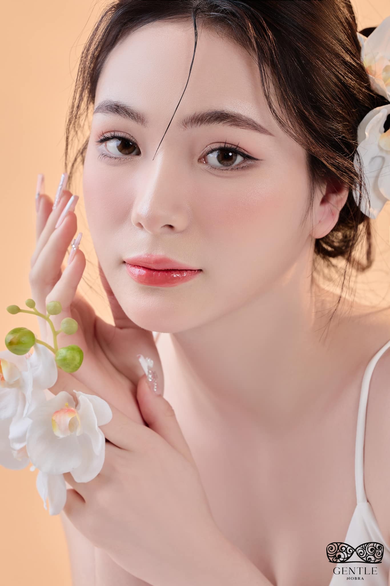 Top 222+ ảnh cô gái cầm hoa gây thương nhớ đẹp nhất 2024  20 hình ảnh cô gái cầm hoa lan hồ điệp hottrend 3