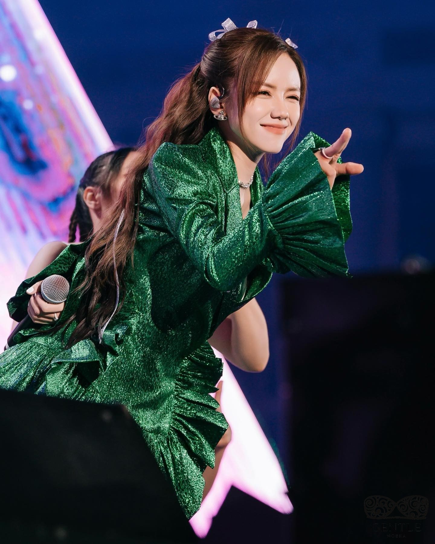 ảnh phương ly sexy trên sân khấu 3