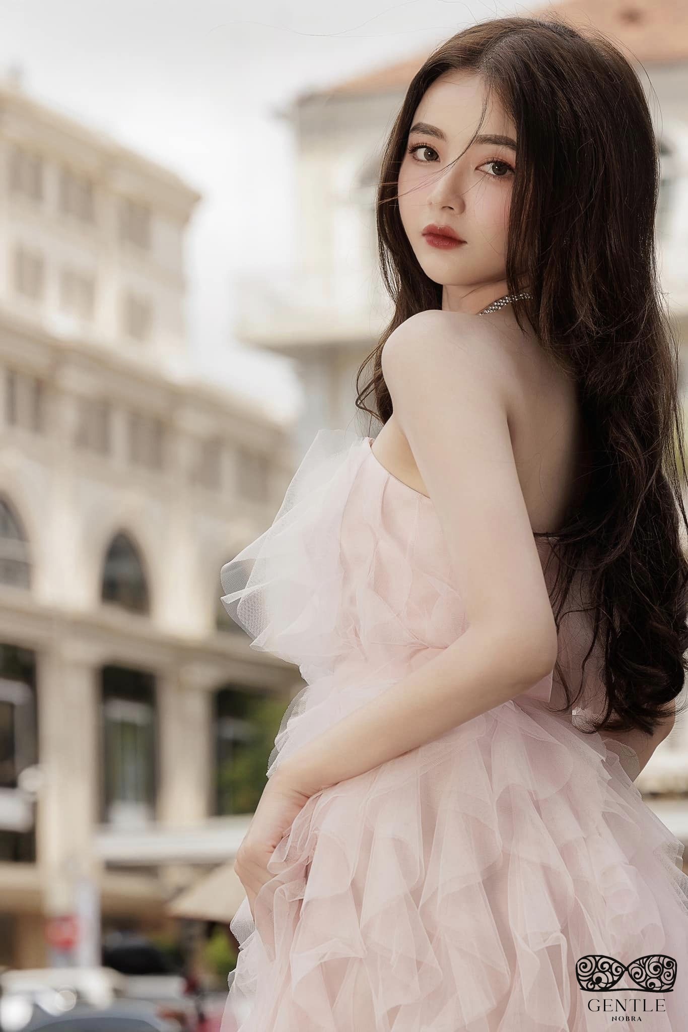 ảnh lê lý lan hương mặc váy trắng 4