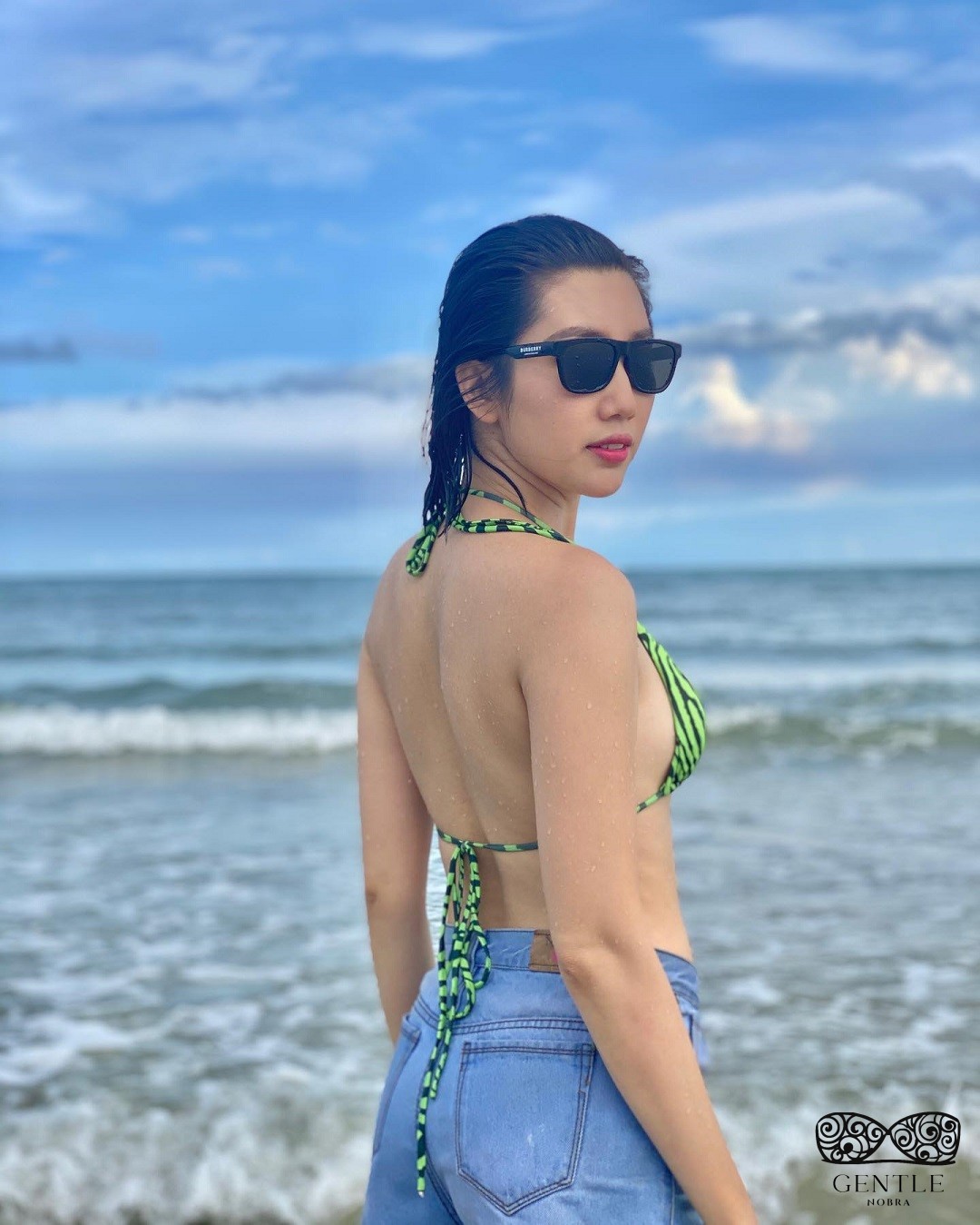 diễn viên thúy ngân bikini 5