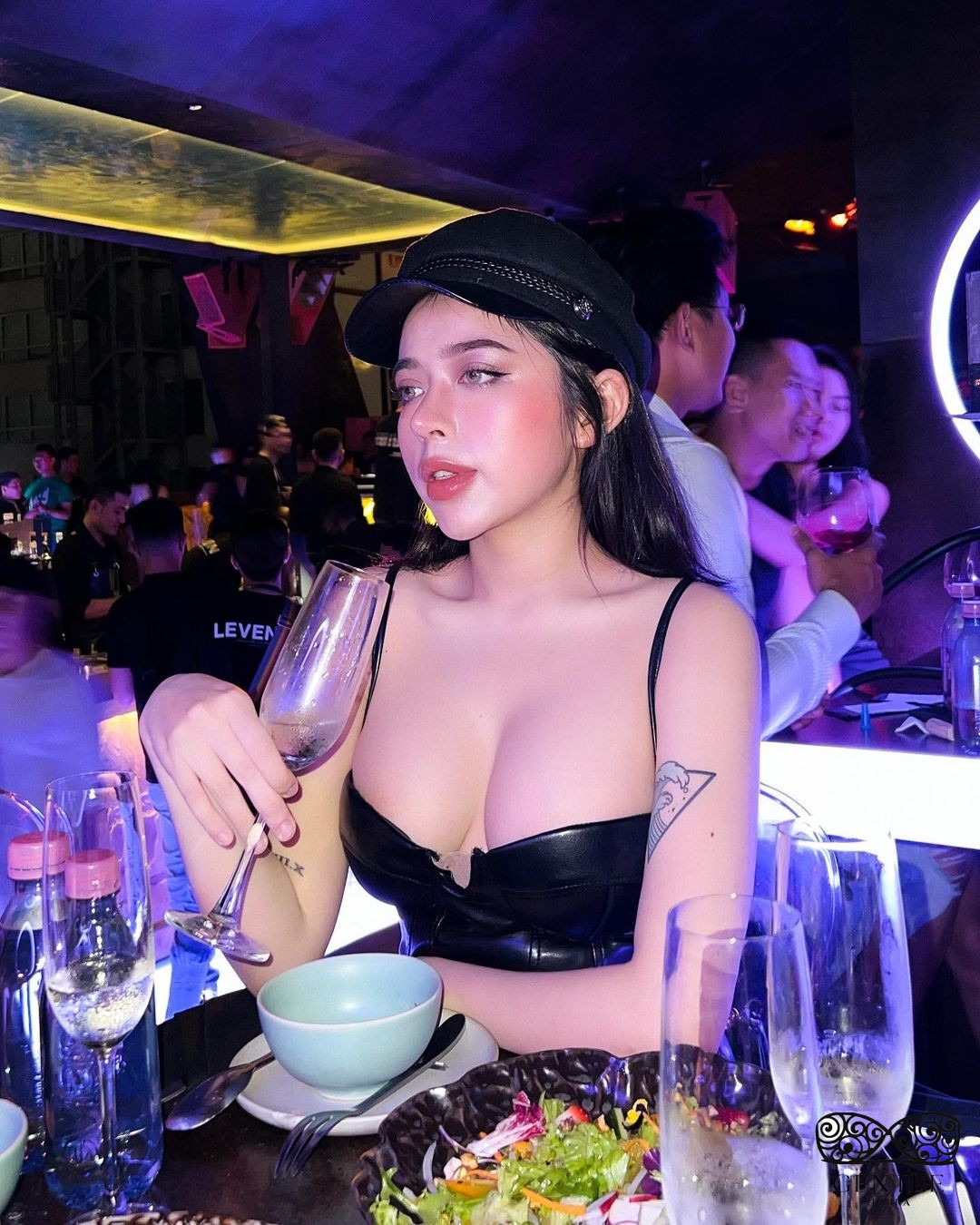 Top 111+ ảnh gái xinh ngực khủng, vếu to tròn ngập mặt ná thở 15 Ảnh gái xinh khoe ngực khủng 4