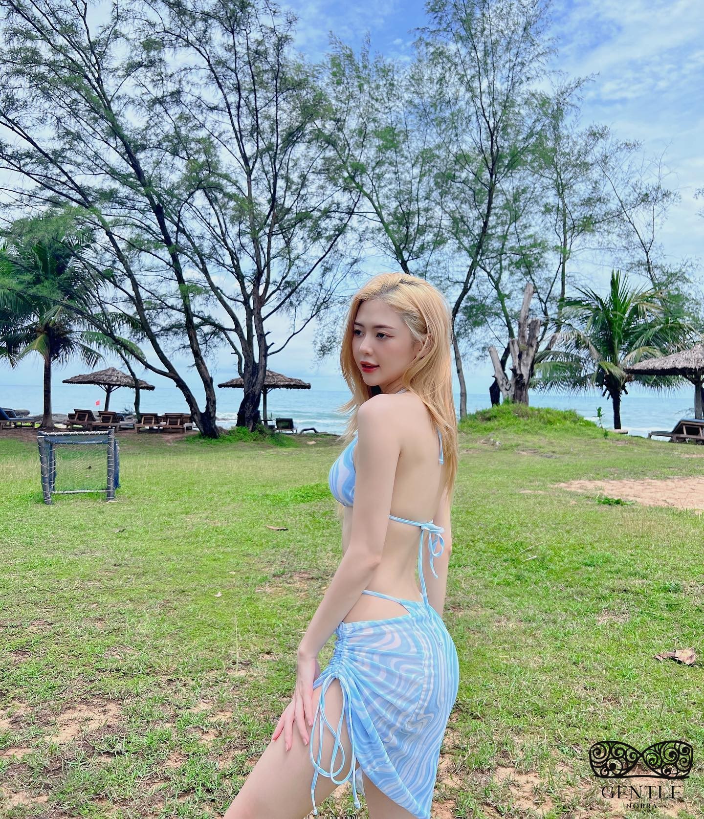 liz kim cương sexy bikini