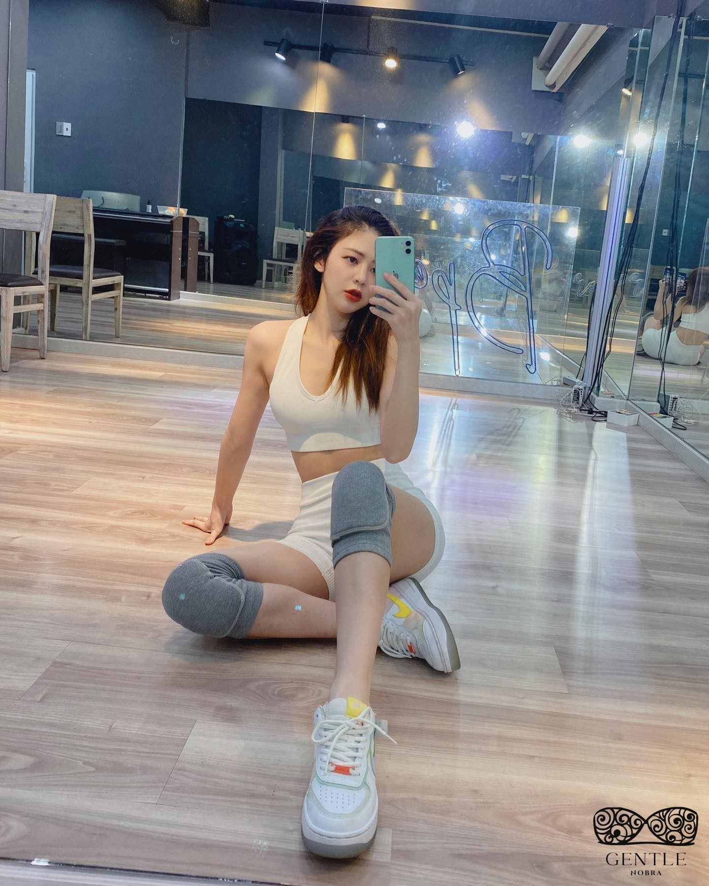 ảnh liz kim cương sexy chụp ảnh trước gương 4