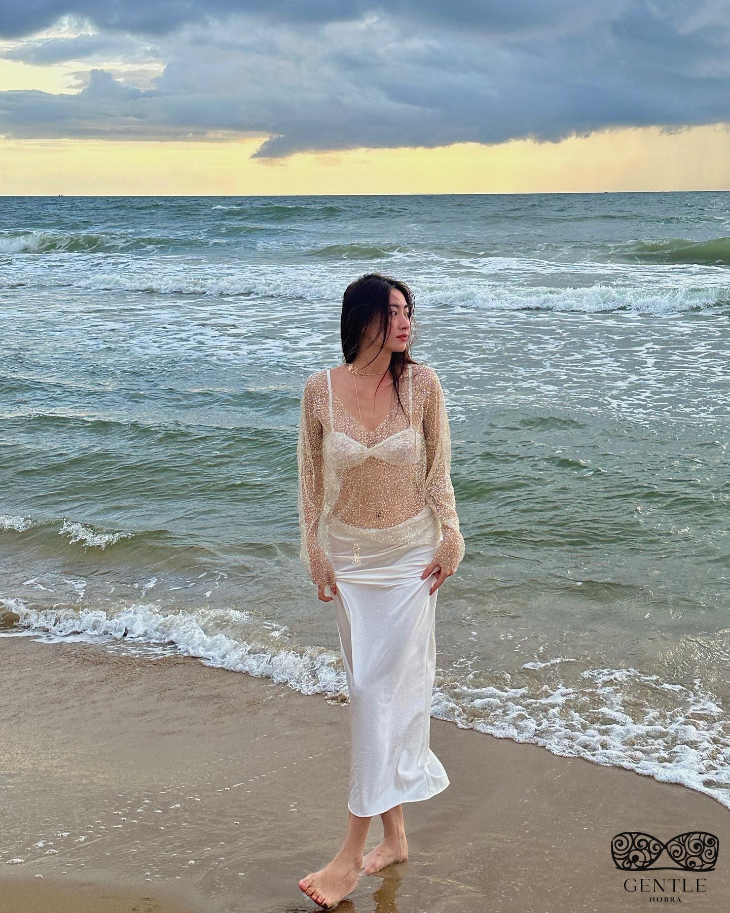 ảnh Lương Thuỳ Linh bikini nóng bỏng 2