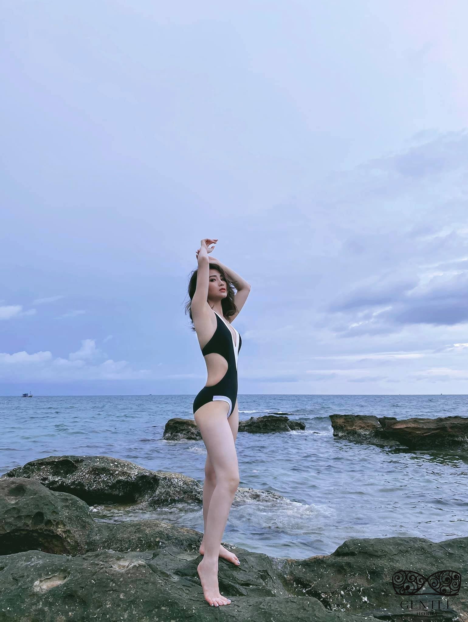 hình ảnh mc mù tạt mặc bikini 4